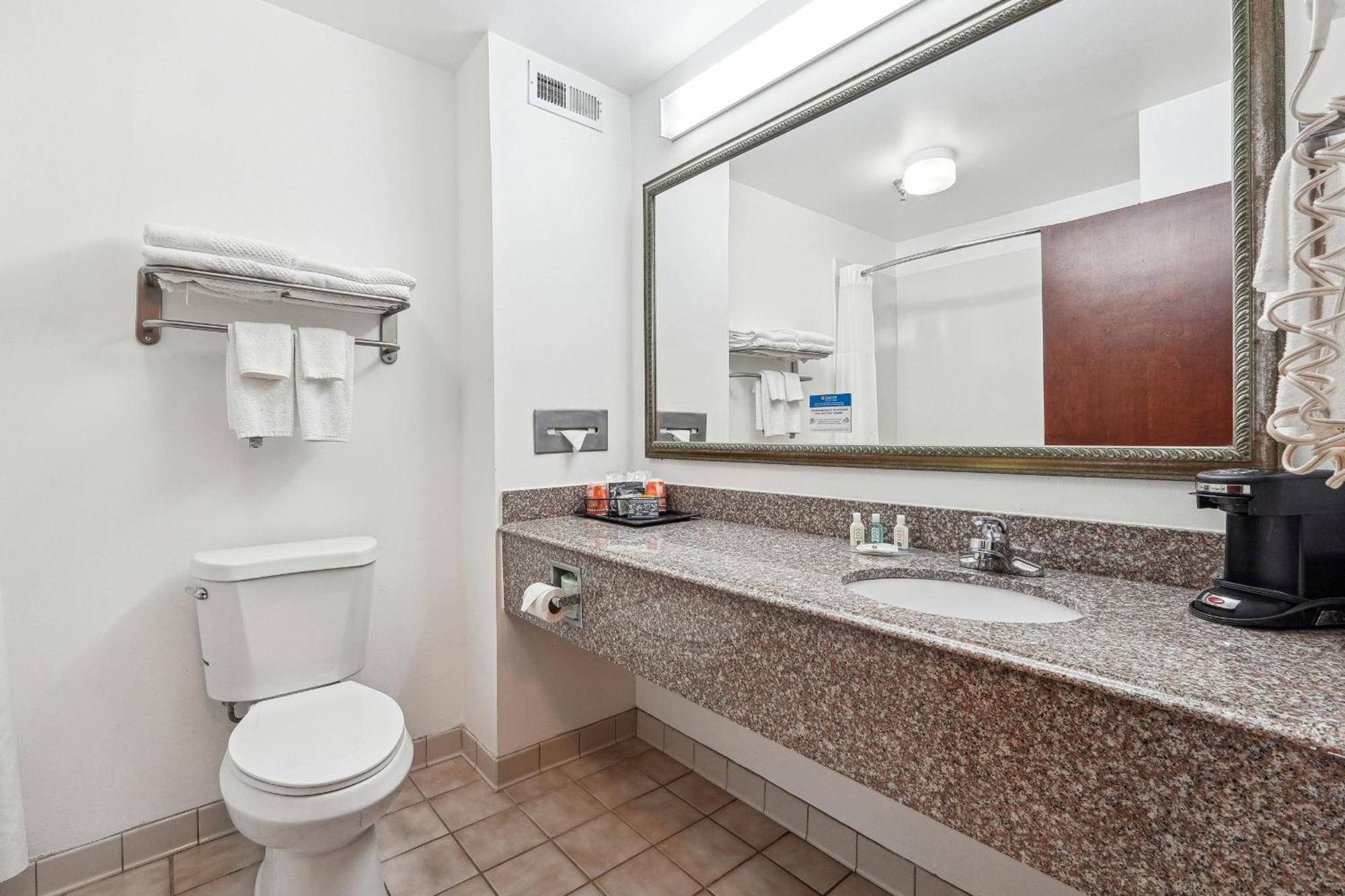Quality Inn & Suites Досонвілль Екстер'єр фото