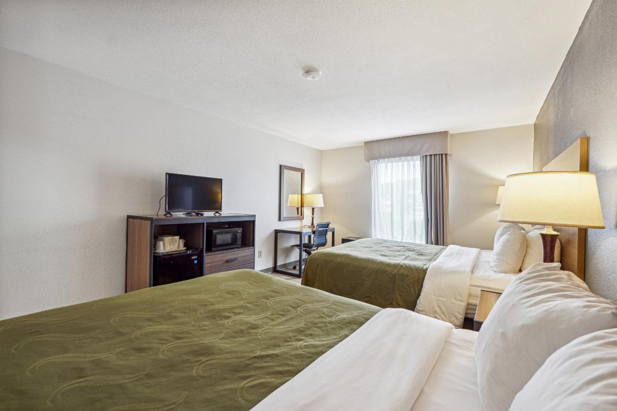 Quality Inn & Suites Досонвілль Екстер'єр фото