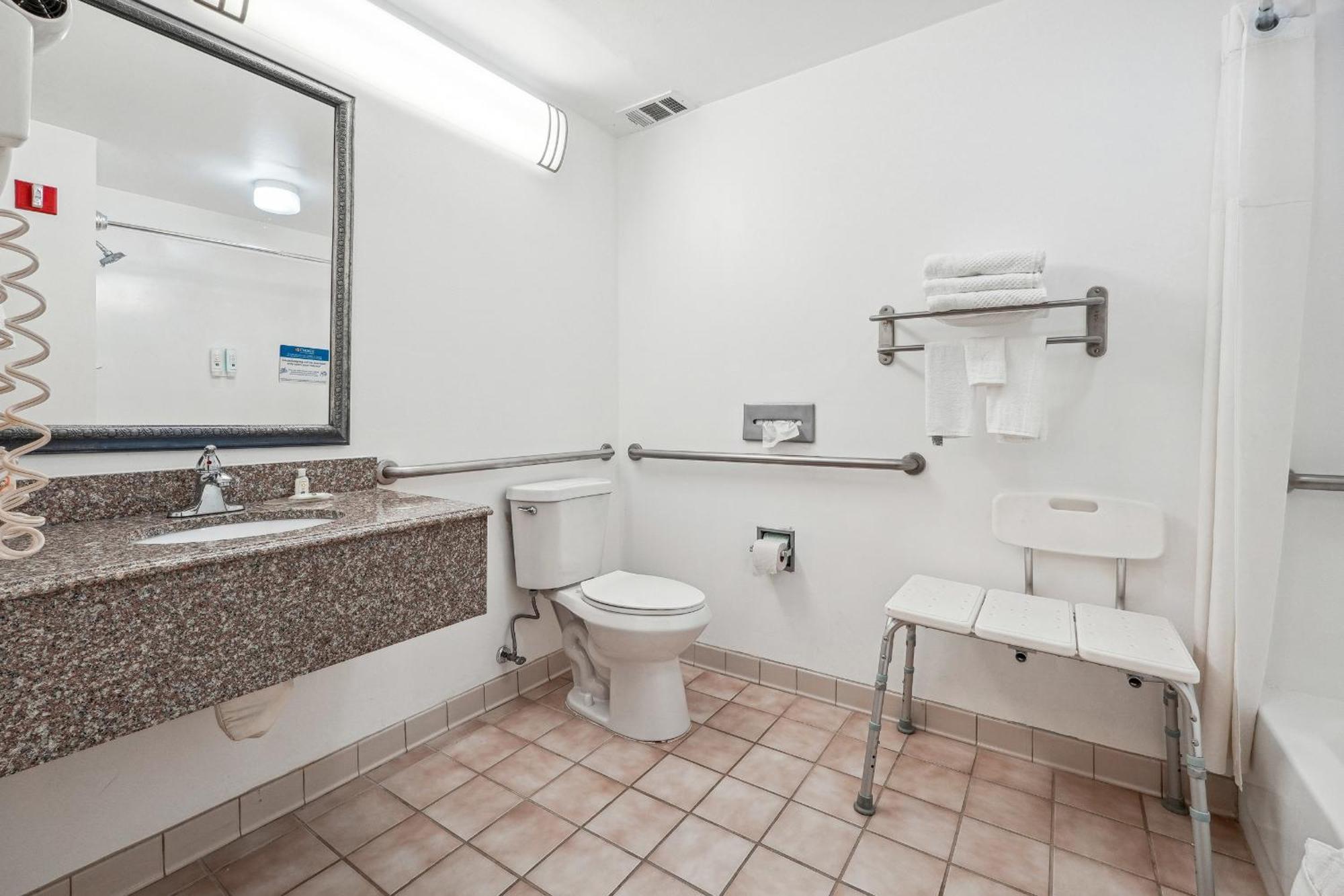 Quality Inn & Suites Досонвілль Екстер'єр фото