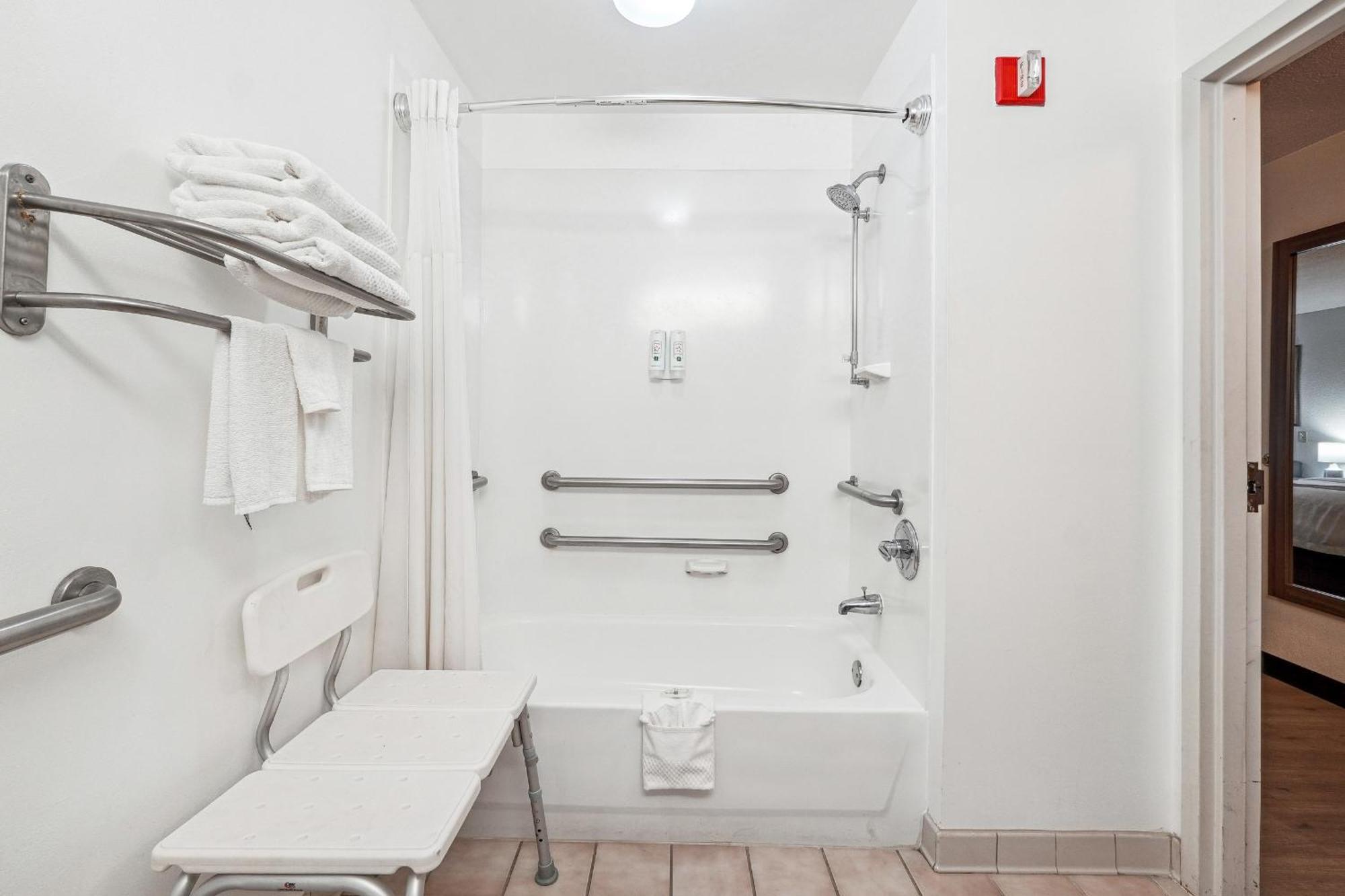 Quality Inn & Suites Досонвілль Екстер'єр фото