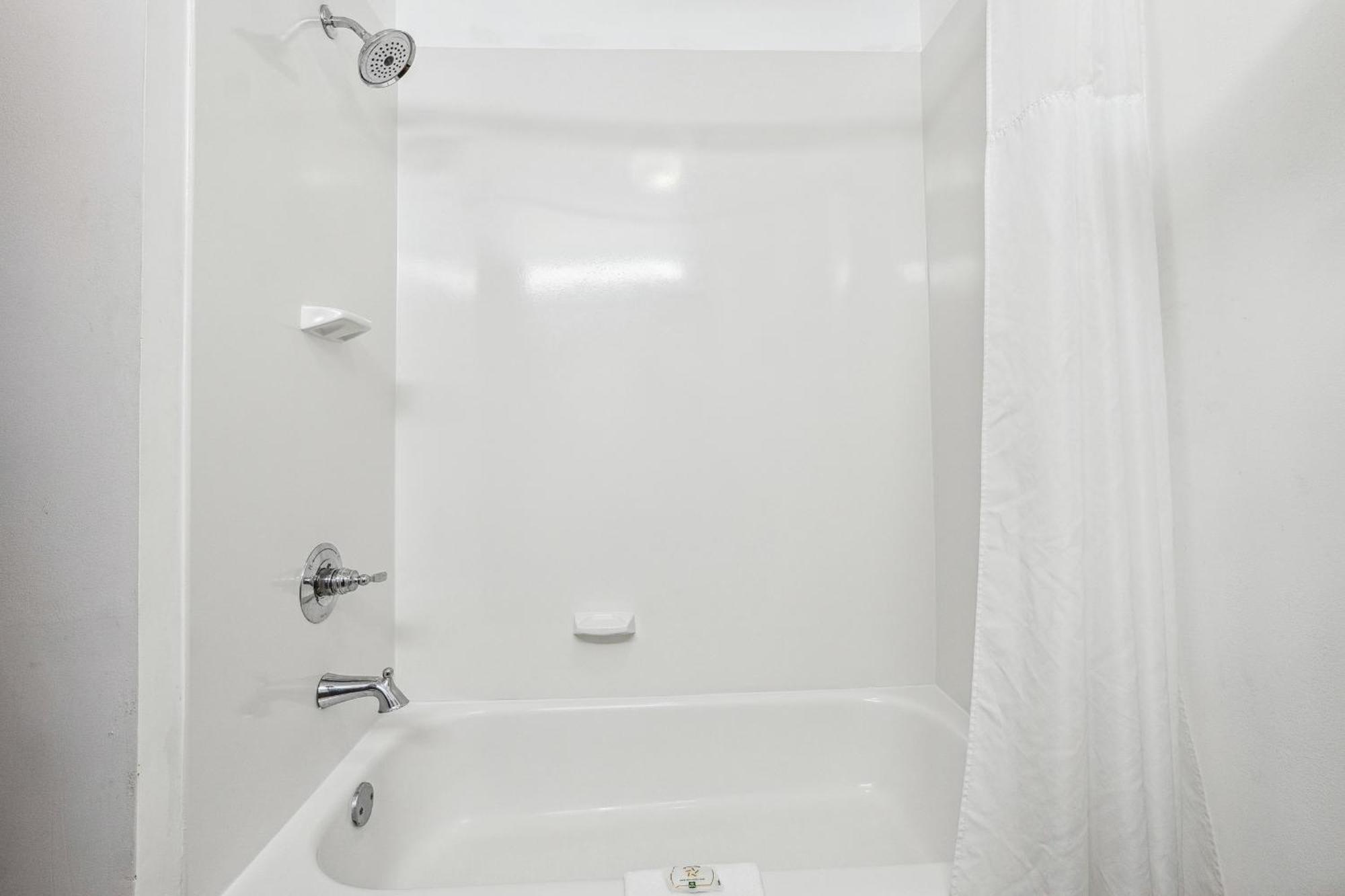 Quality Inn & Suites Досонвілль Екстер'єр фото
