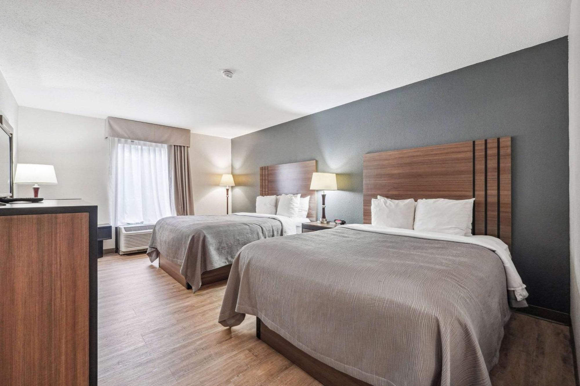 Quality Inn & Suites Досонвілль Екстер'єр фото