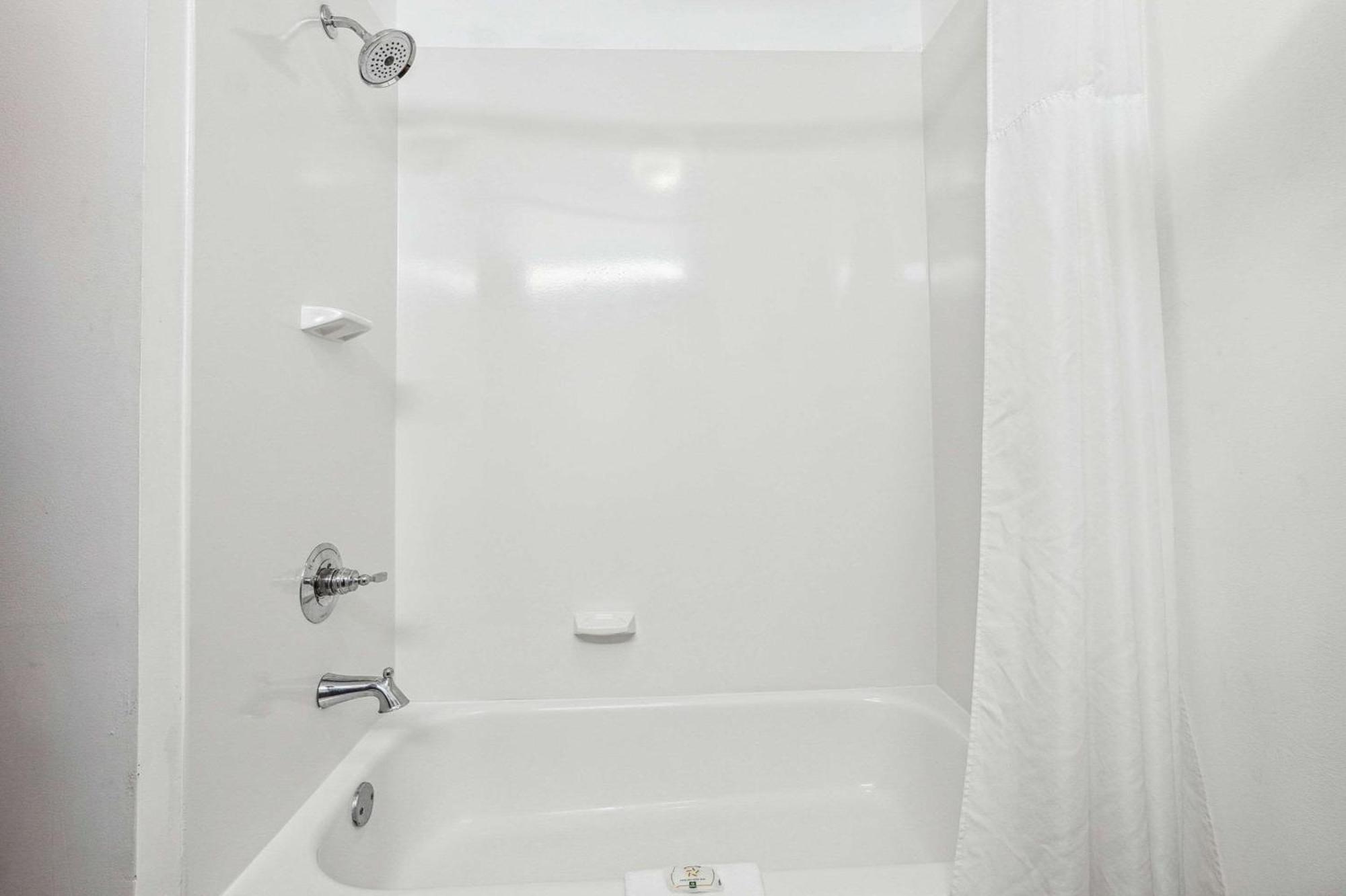 Quality Inn & Suites Досонвілль Екстер'єр фото