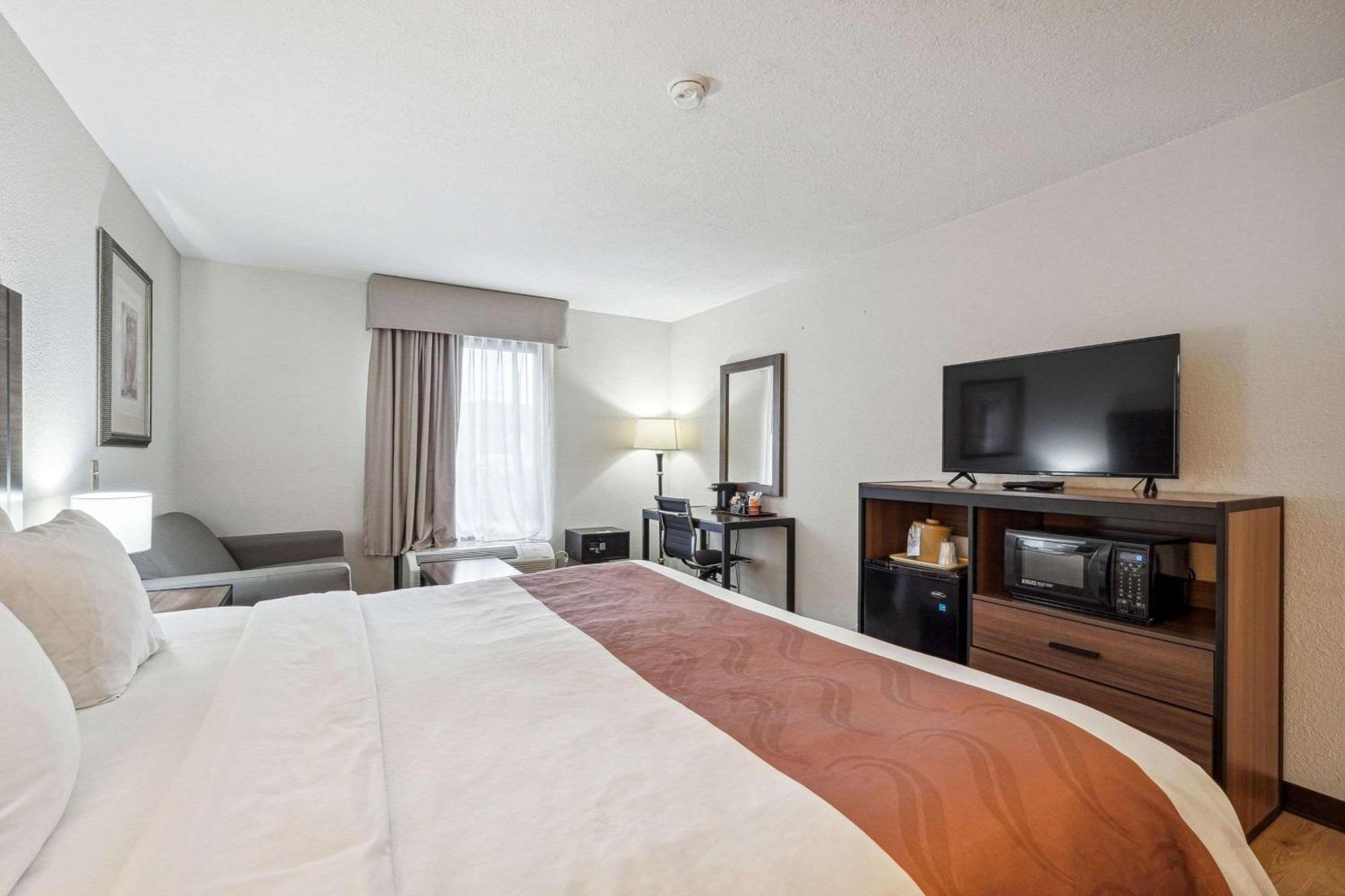 Quality Inn & Suites Досонвілль Екстер'єр фото