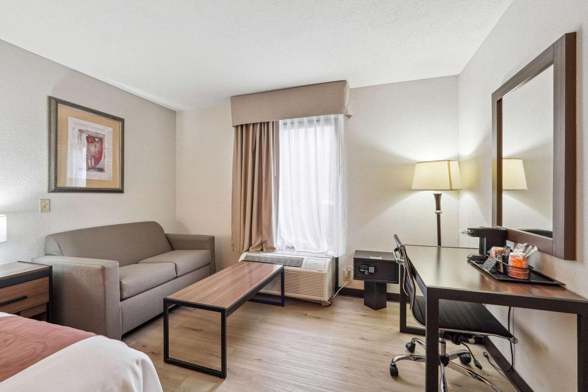 Quality Inn & Suites Досонвілль Екстер'єр фото
