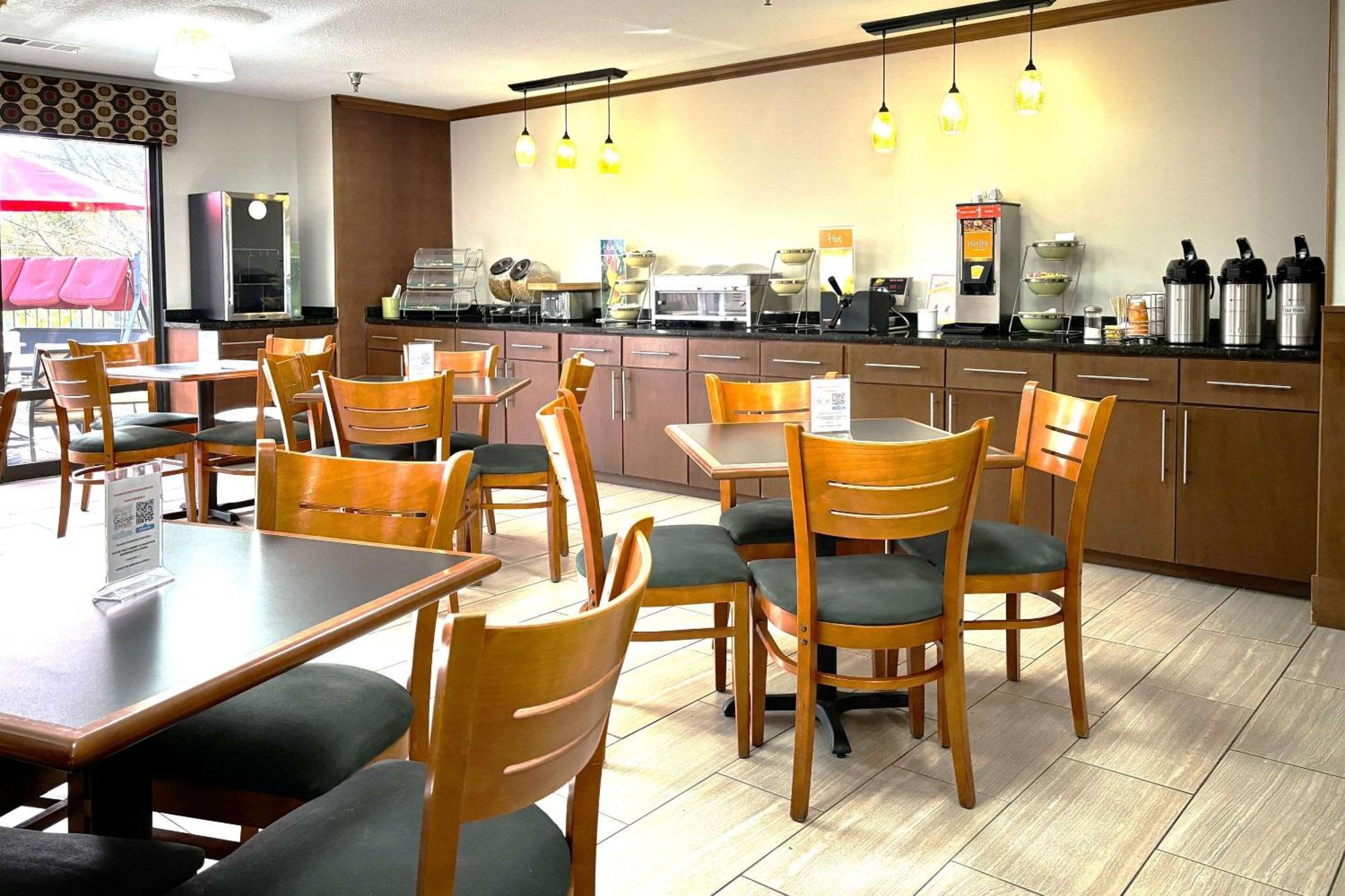 Quality Inn & Suites Досонвілль Екстер'єр фото